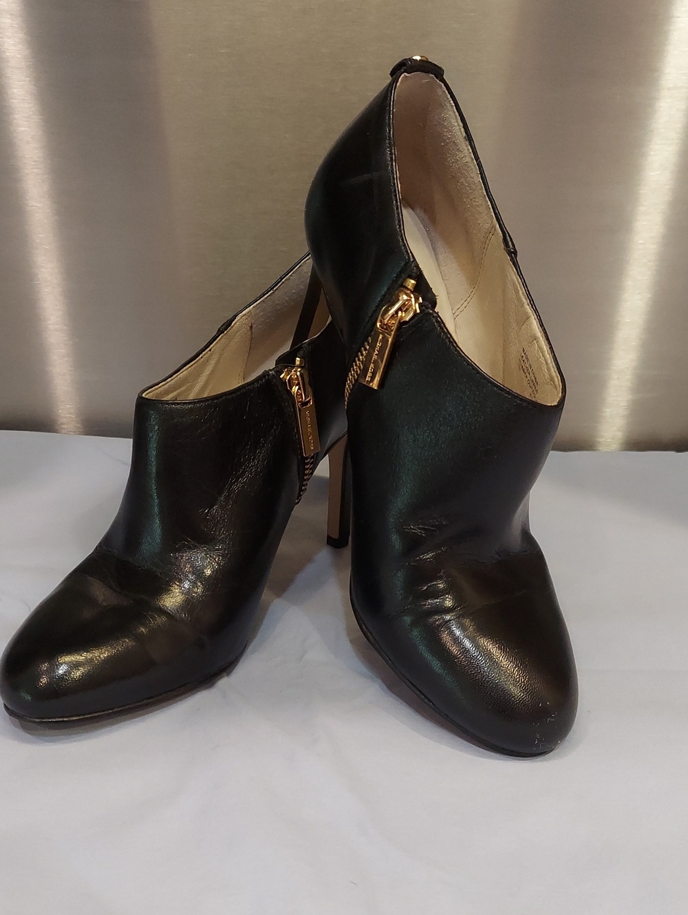 Michael Kors Black Leather High-Heel Ankle Booties w/Gold Zipper - Size 7